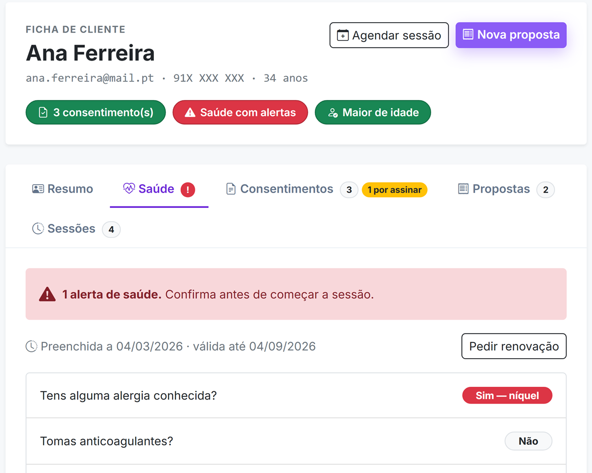 Ficha de cliente com o separador de saúde, um alerta em destaque e a validade da declaração